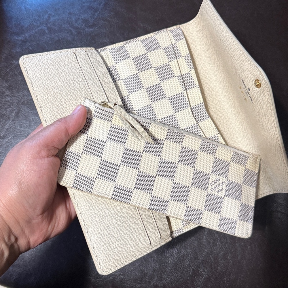 SALE.  Louis Vuitton Josephine wallet